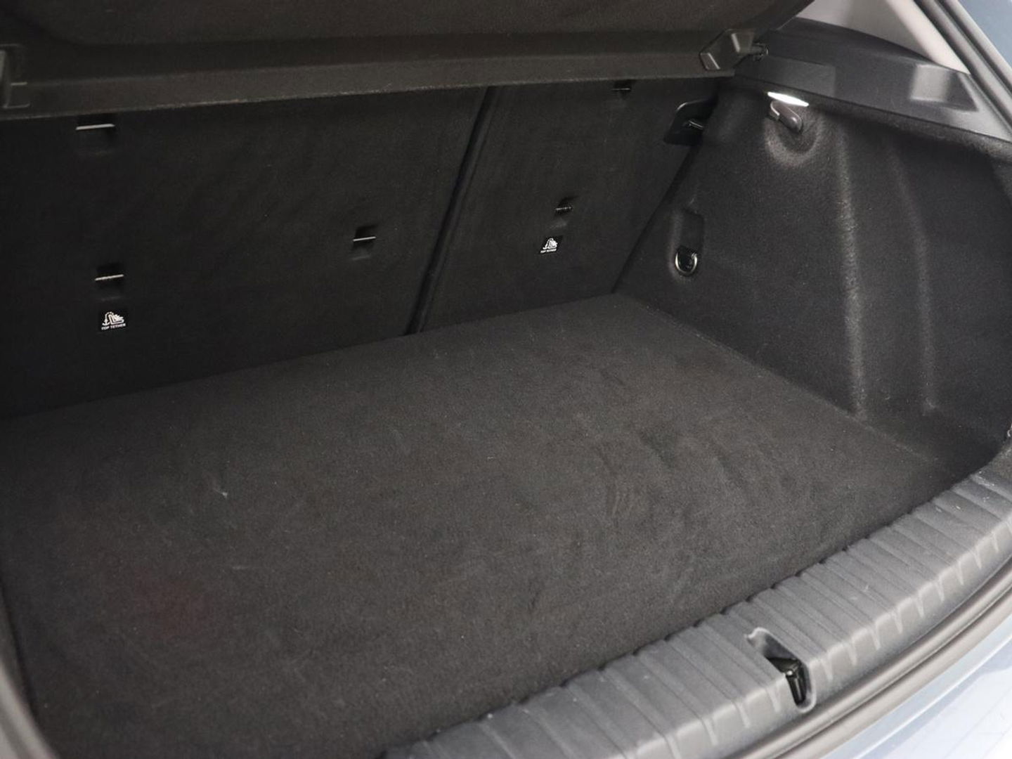 BMW 1-serie 118i Executive Edition | Sport Line | Carplay | Sportstoelen | Half leder | Live Cockpit | Climate control | Parkeerhulp | Cruise control | 'Storm Bay' Metallic