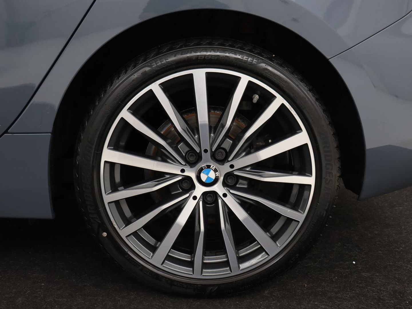 BMW 1-serie 118i Executive Edition | Sport Line | Carplay | Sportstoelen | Half leder | Live Cockpit | Climate control | Parkeerhulp | Cruise control | 'Storm Bay' Metallic
