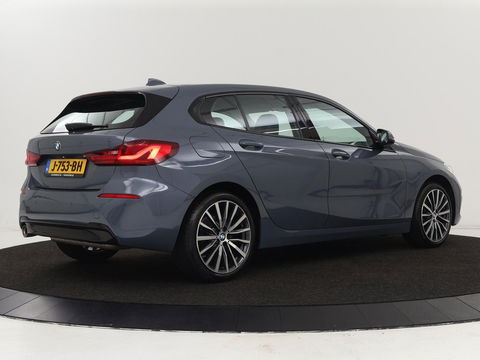 BMW 1-serie 118i Executive Edition | Sport Line | Carplay | Sportstoelen | Half leder | Live Cockpit | Climate control | Parkeerhulp | Cruise control | 'Storm Bay' Metallic