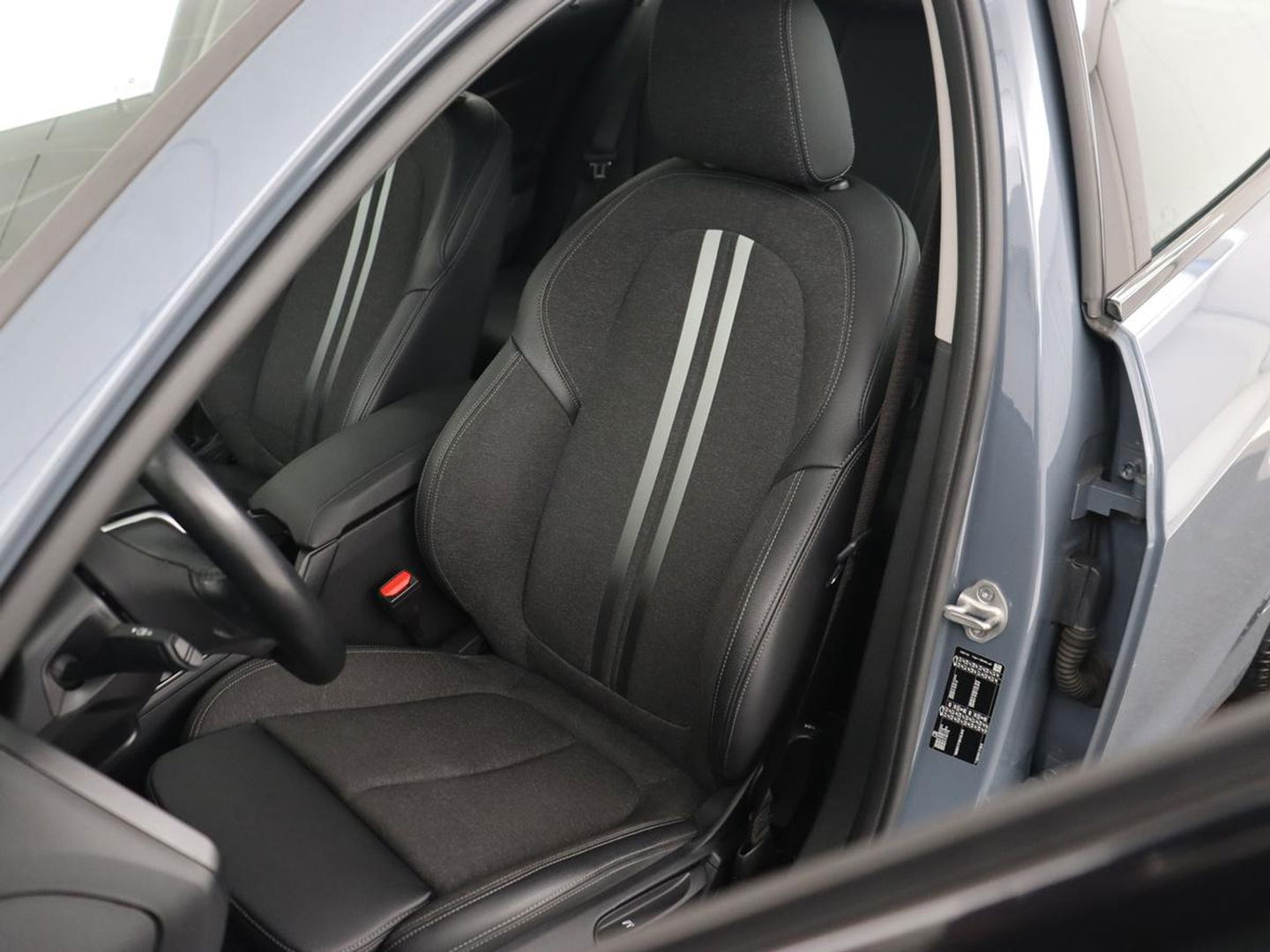 BMW 1-serie 118i Executive Edition | Sport Line | Carplay | Sportstoelen | Half leder | Live Cockpit | Climate control | Parkeerhulp | Cruise control | 'Storm Bay' Metallic