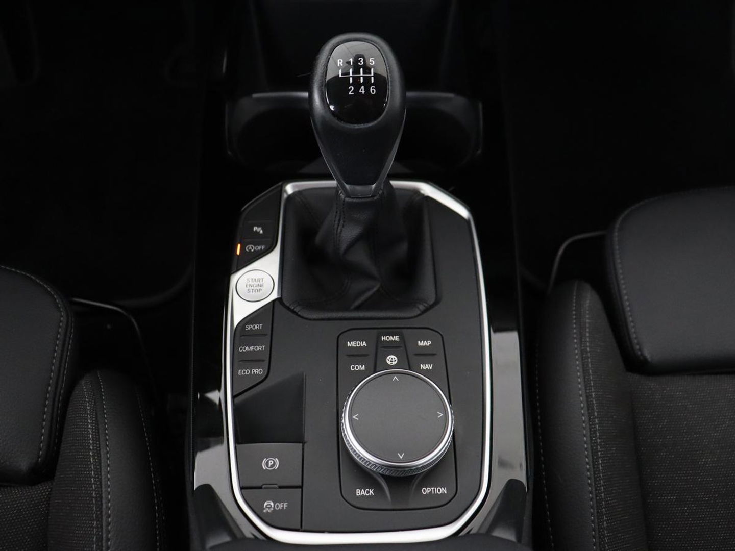 BMW 1-serie 118i Executive Edition | Sport Line | Carplay | Sportstoelen | Half leder | Live Cockpit | Climate control | Parkeerhulp | Cruise control | 'Storm Bay' Metallic