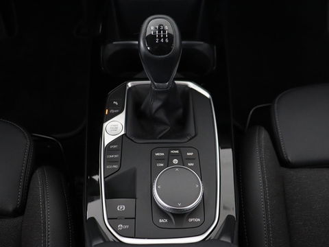 BMW 1-serie 118i Executive Edition | Sport Line | Carplay | Sportstoelen | Half leder | Live Cockpit | Climate control | Parkeerhulp | Cruise control | 'Storm Bay' Metallic