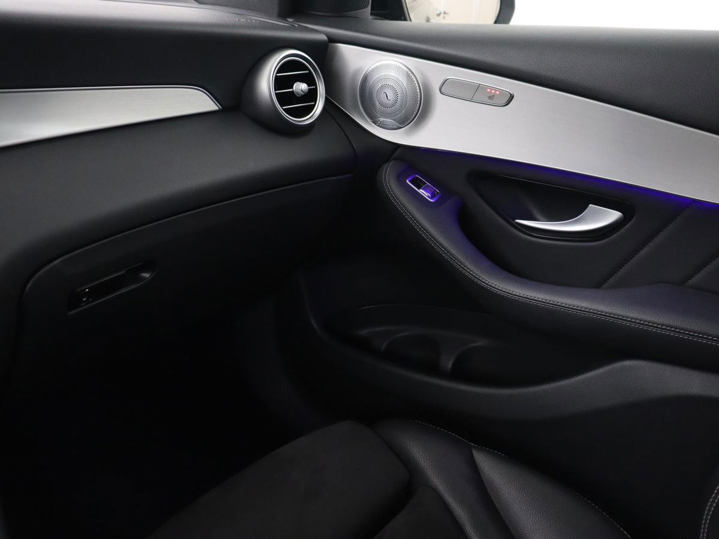 Mercedes-Benz GLC Coupé 300e 4Matic Business Solution AMG | Panoramadak | 360 Camera | Burmester Surround | Stoelverwarming | Trekhaak | Carplay | Matrix LED | Keyless | Leder/Alcantara
