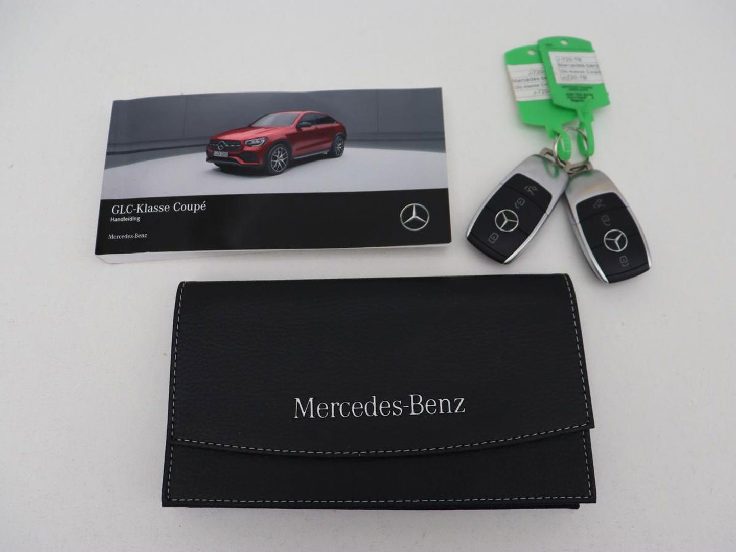 Mercedes-Benz GLC Coupé 300e 4Matic Business Solution AMG | Panoramadak | 360 Camera | Burmester Surround | Stoelverwarming | Trekhaak | Carplay | Matrix LED | Keyless | Leder/Alcantara