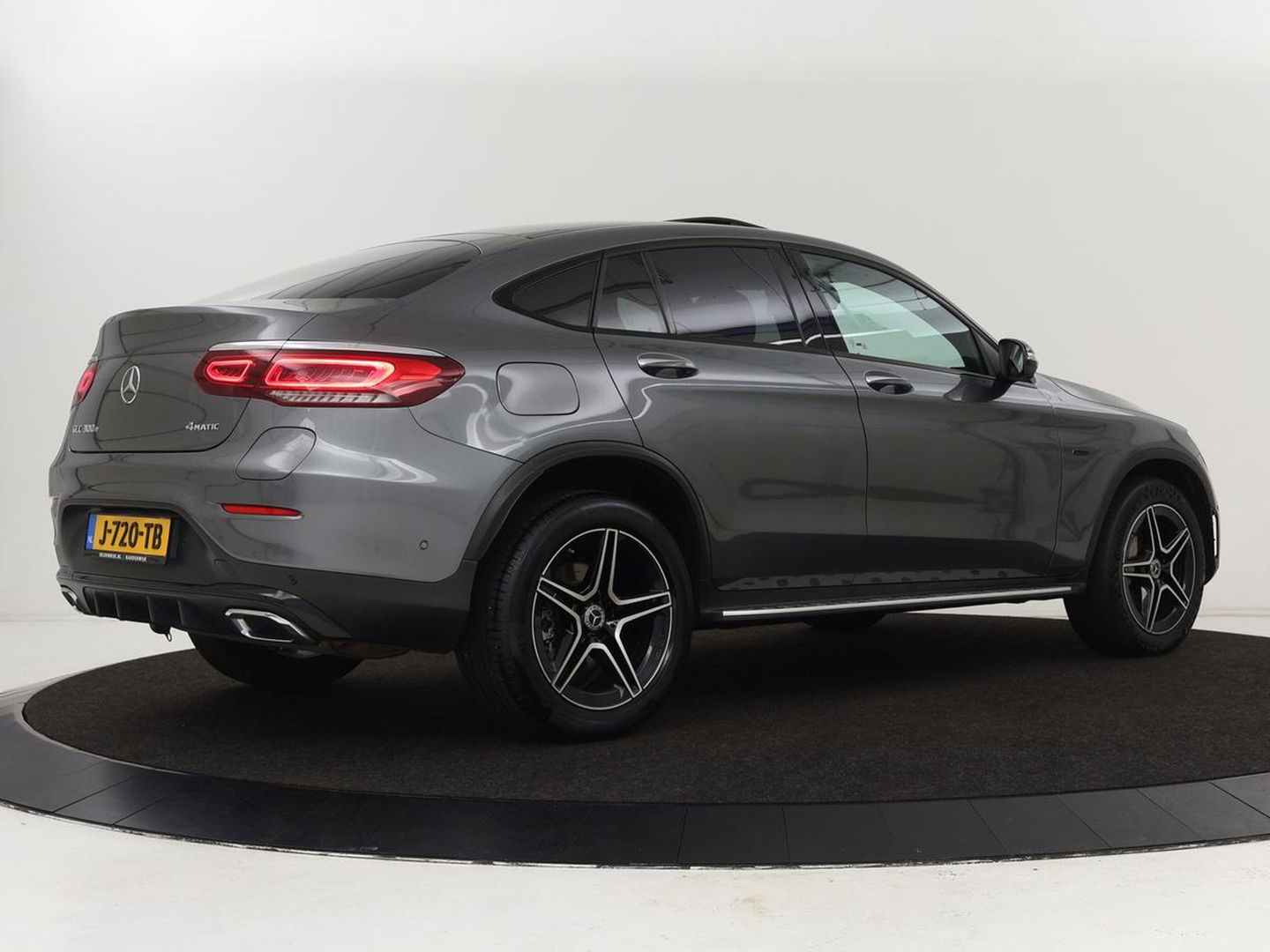 Mercedes-Benz GLC Coupé 300e 4Matic Business Solution AMG | Panoramadak | 360 Camera | Burmester Surround | Stoelverwarming | Trekhaak | Carplay | Matrix LED | Keyless | Leder/Alcantara