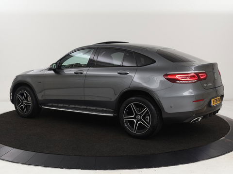 Mercedes-Benz GLC Coupé 300e 4Matic Business Solution AMG | Panoramadak | 360 Camera | Burmester Surround | Stoelverwarming | Trekhaak | Carplay | Matrix LED | Keyless | Leder/Alcantara