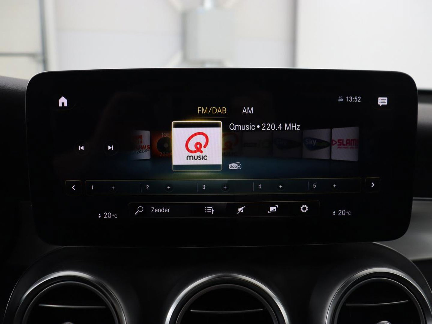 Mercedes-Benz GLC Coupé 300e 4Matic Business Solution AMG | Panoramadak | 360 Camera | Burmester Surround | Stoelverwarming | Trekhaak | Carplay | Matrix LED | Keyless | Leder/Alcantara
