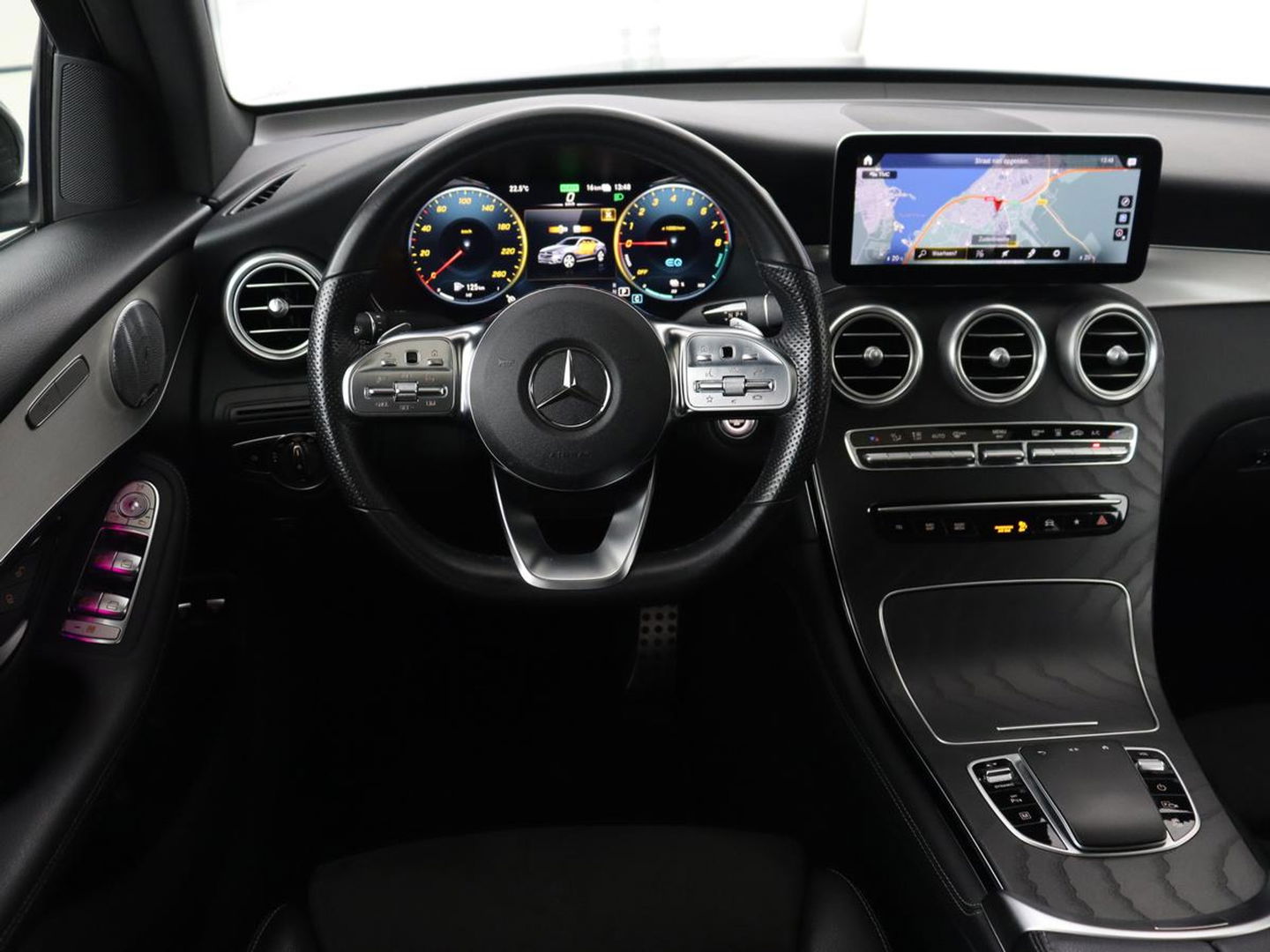 Mercedes-Benz GLC Coupé 300e 4Matic Business Solution AMG | Panoramadak | 360 Camera | Burmester Surround | Stoelverwarming | Trekhaak | Carplay | Matrix LED | Keyless | Leder/Alcantara