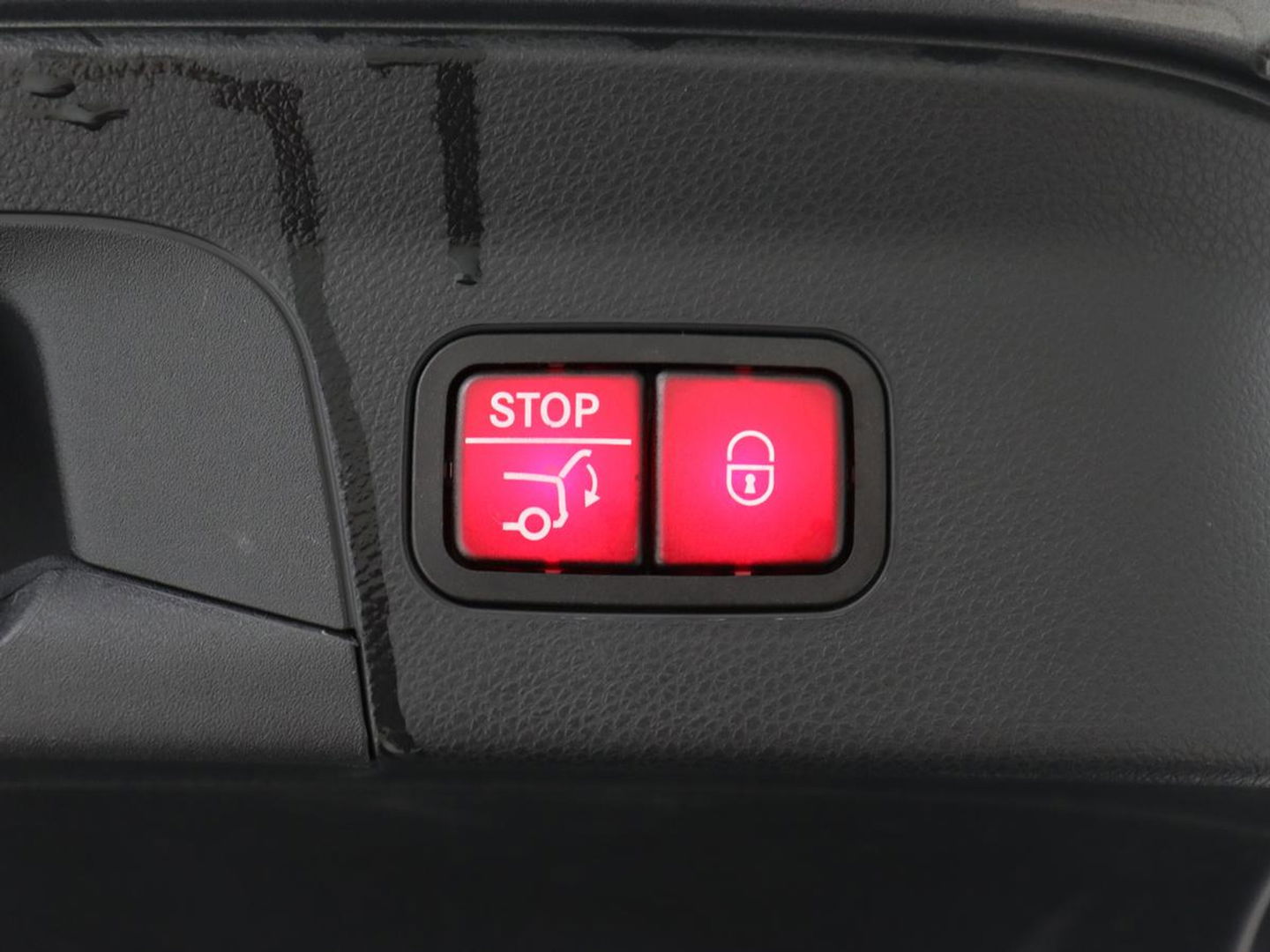 Mercedes-Benz GLC Coupé 300e 4Matic Business Solution AMG | Panoramadak | 360 Camera | Burmester Surround | Stoelverwarming | Trekhaak | Carplay | Matrix LED | Keyless | Leder/Alcantara