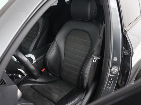Mercedes-Benz GLC Coupé 300e 4Matic Business Solution AMG | Panoramadak | 360 Camera | Burmester Surround | Stoelverwarming | Trekhaak | Carplay | Matrix LED | Keyless | Leder/Alcantara