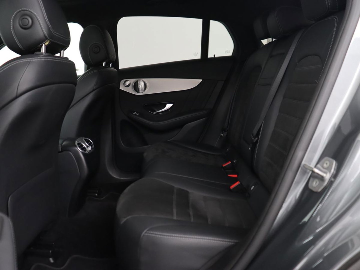 Mercedes-Benz GLC Coupé 300e 4Matic Business Solution AMG | Panoramadak | 360 Camera | Burmester Surround | Stoelverwarming | Trekhaak | Carplay | Matrix LED | Keyless | Leder/Alcantara