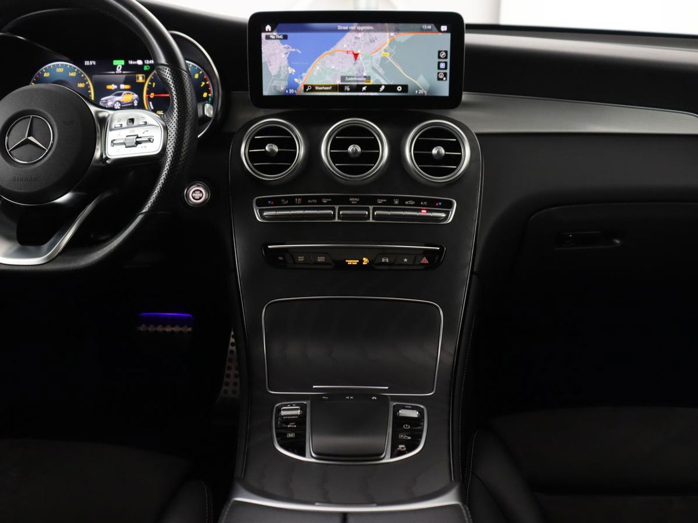 Mercedes-Benz GLC Coupé 300e 4Matic Business Solution AMG | Panoramadak | 360 Camera | Burmester Surround | Stoelverwarming | Trekhaak | Carplay | Matrix LED | Keyless | Leder/Alcantara