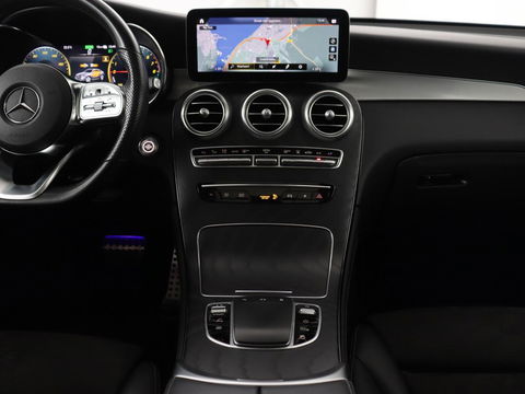 Mercedes-Benz GLC Coupé 300e 4Matic Business Solution AMG | Panoramadak | 360 Camera | Burmester Surround | Stoelverwarming | Trekhaak | Carplay | Matrix LED | Keyless | Leder/Alcantara