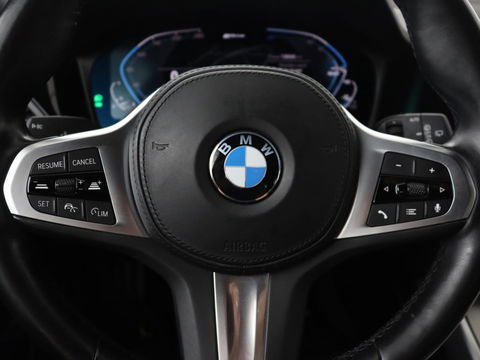 BMW 3-serie 330e eDrive Edition | Leder | Adaptive cruise | Stoelverwarming | Camera | Sport Line | Carplay | Sportstoelen | Live Cockpit | Keyless | Navigatie | Climate control