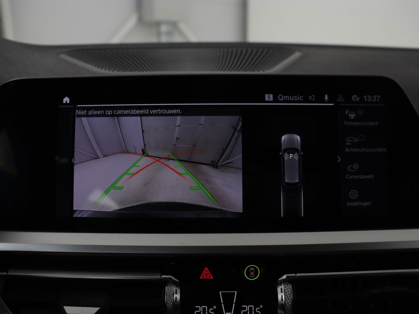BMW 3-serie 330e eDrive Edition | Leder | Adaptive cruise | Stoelverwarming | Camera | Sport Line | Carplay | Sportstoelen | Live Cockpit | Keyless | Navigatie | Climate control
