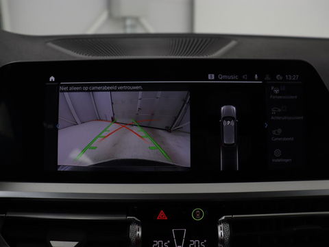 BMW 3-serie 330e eDrive Edition | Leder | Adaptive cruise | Stoelverwarming | Camera | Sport Line | Carplay | Sportstoelen | Live Cockpit | Keyless | Navigatie | Climate control