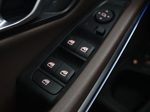 BMW 3-serie 330e eDrive Edition | Leder | Adaptive cruise | Stoelverwarming | Camera | Sport Line | Carplay | Sportstoelen | Live Cockpit | Keyless | Navigatie | Climate control