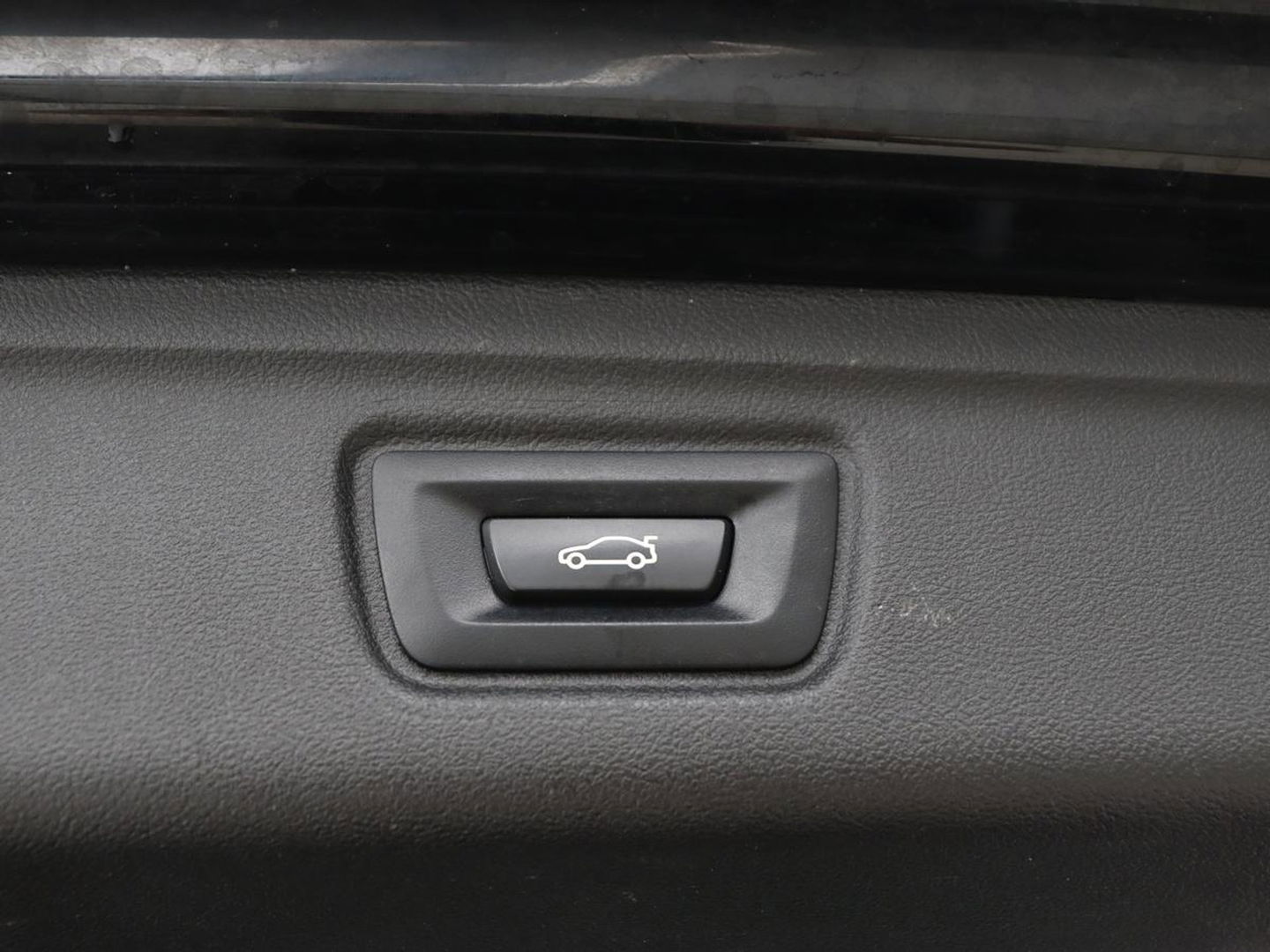 BMW 3-serie 330e eDrive Edition | Leder | Adaptive cruise | Stoelverwarming | Camera | Sport Line | Carplay | Sportstoelen | Live Cockpit | Keyless | Navigatie | Climate control