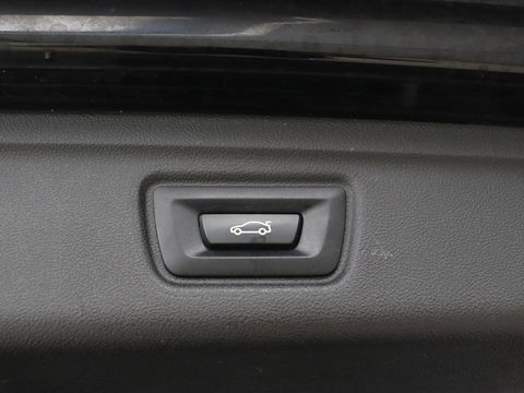BMW 3-serie 330e eDrive Edition | Leder | Adaptive cruise | Stoelverwarming | Camera | Sport Line | Carplay | Sportstoelen | Live Cockpit | Keyless | Navigatie | Climate control