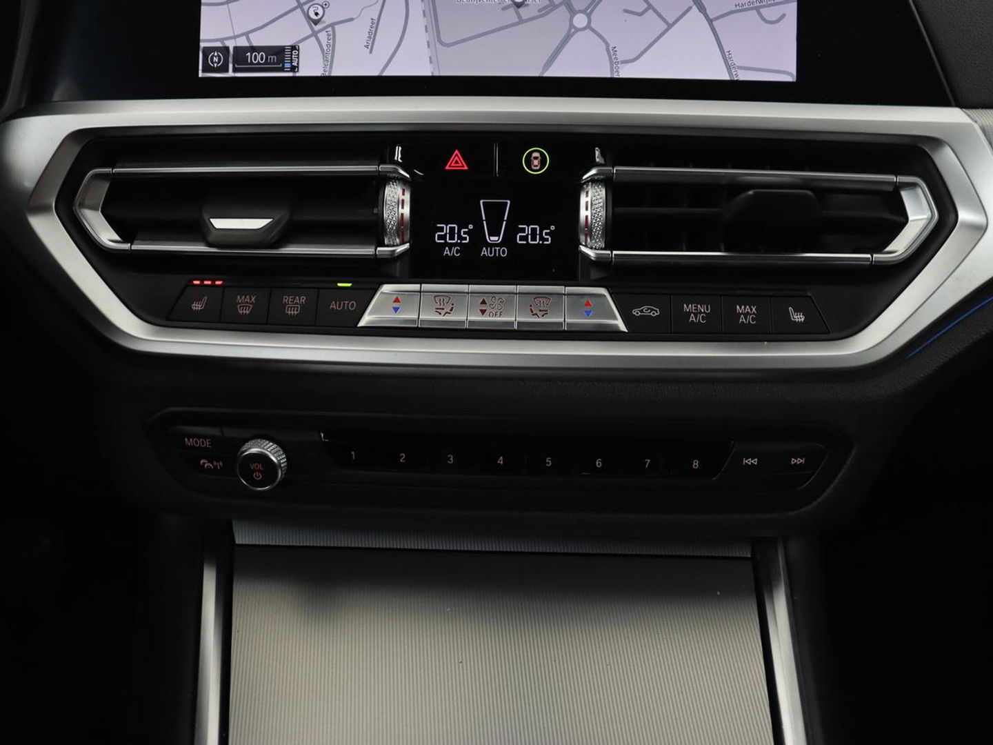 BMW 3-serie 330e eDrive Edition | Leder | Adaptive cruise | Stoelverwarming | Camera | Sport Line | Carplay | Sportstoelen | Live Cockpit | Keyless | Navigatie | Climate control