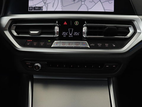 BMW 3-serie 330e eDrive Edition | Leder | Adaptive cruise | Stoelverwarming | Camera | Sport Line | Carplay | Sportstoelen | Live Cockpit | Keyless | Navigatie | Climate control
