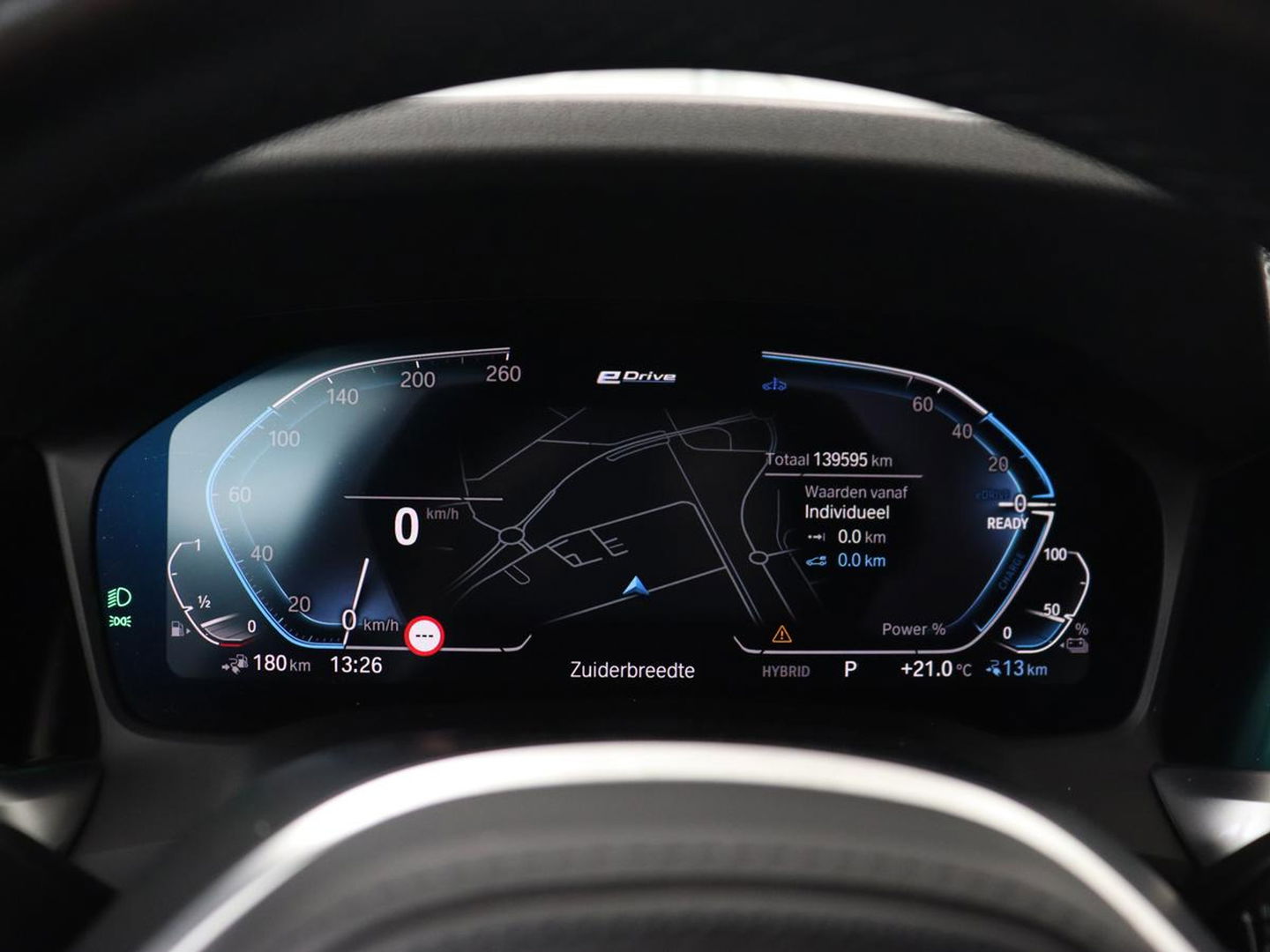 BMW 3-serie 330e eDrive Edition | Leder | Adaptive cruise | Stoelverwarming | Camera | Sport Line | Carplay | Sportstoelen | Live Cockpit | Keyless | Navigatie | Climate control