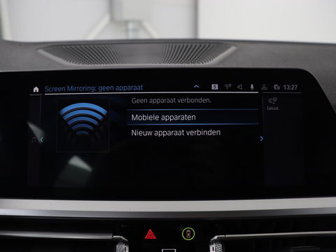 BMW 3-serie 330e eDrive Edition | Leder | Adaptive cruise | Stoelverwarming | Camera | Sport Line | Carplay | Sportstoelen | Live Cockpit | Keyless | Navigatie | Climate control