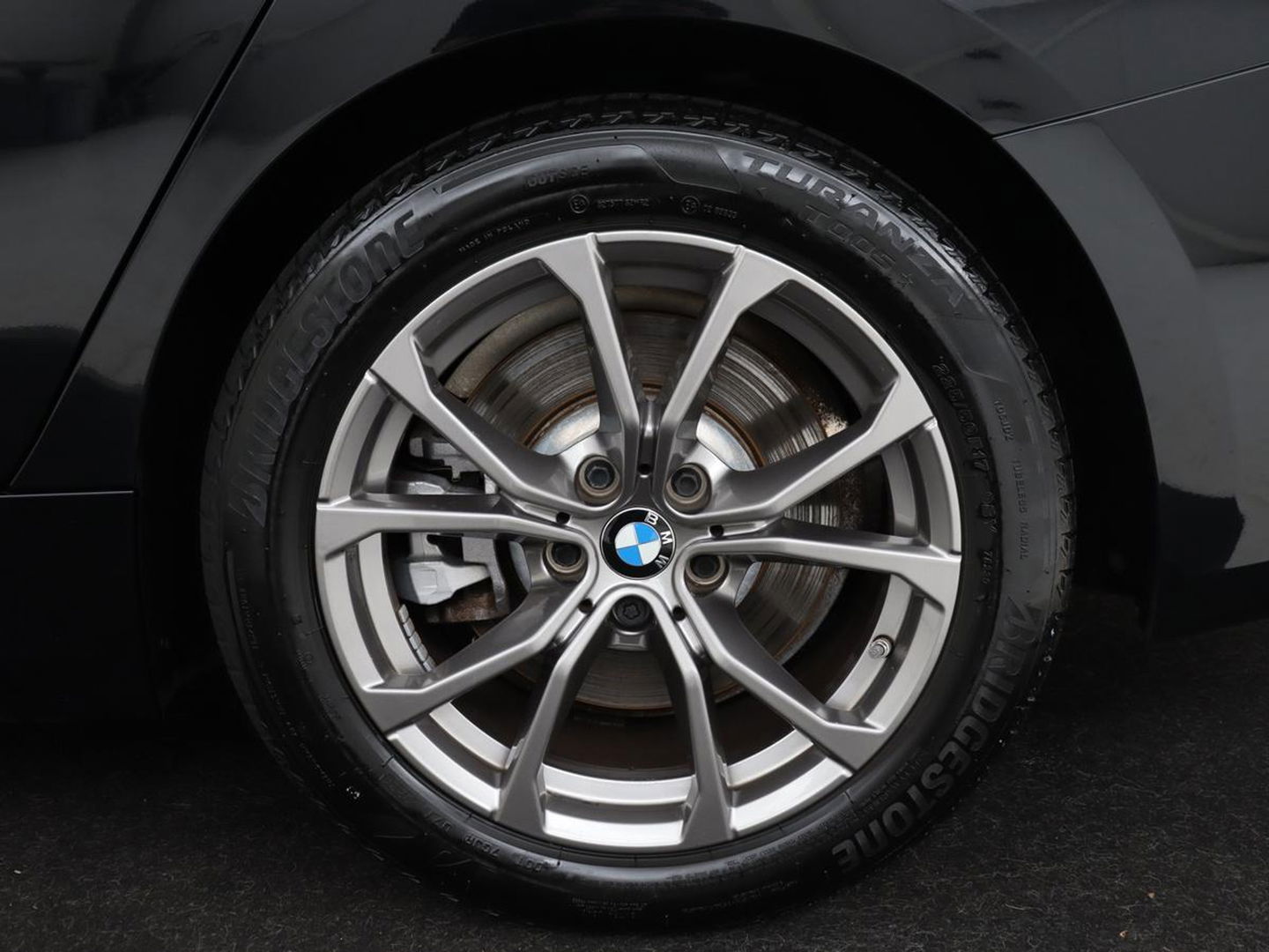 BMW 3-serie 330e eDrive Edition | Leder | Adaptive cruise | Stoelverwarming | Camera | Sport Line | Carplay | Sportstoelen | Live Cockpit | Keyless | Navigatie | Climate control