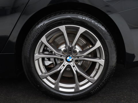 BMW 3-serie 330e eDrive Edition | Leder | Adaptive cruise | Stoelverwarming | Camera | Sport Line | Carplay | Sportstoelen | Live Cockpit | Keyless | Navigatie | Climate control