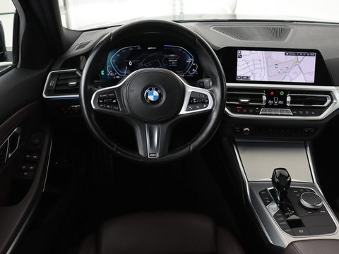 BMW 3-serie 330e eDrive Edition | Leder | Adaptive cruise | Stoelverwarming | Camera | Sport Line | Carplay | Sportstoelen | Live Cockpit | Keyless | Navigatie | Climate control