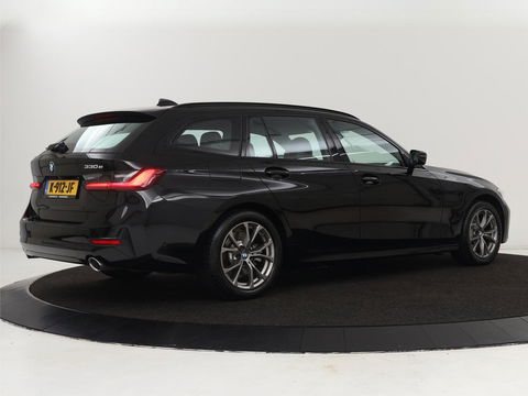 BMW 3-serie 330e eDrive Edition | Leder | Adaptive cruise | Stoelverwarming | Camera | Sport Line | Carplay | Sportstoelen | Live Cockpit | Keyless | Navigatie | Climate control