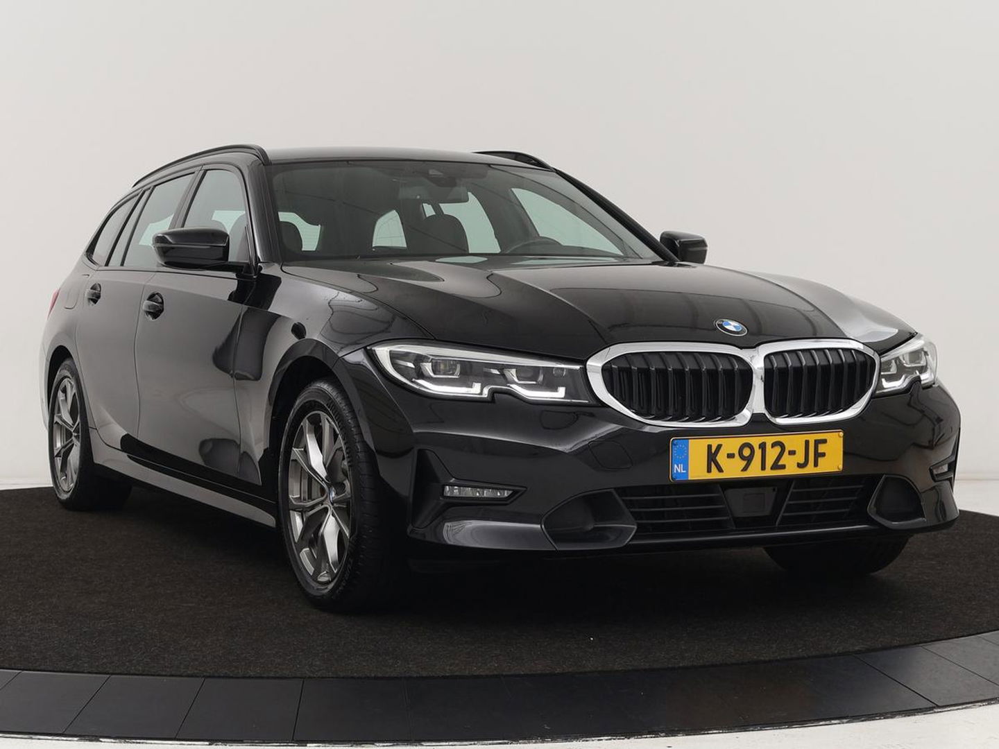 BMW 3-serie 330e eDrive Edition | Leder | Adaptive cruise | Stoelverwarming | Camera | Sport Line | Carplay | Sportstoelen | Live Cockpit | Keyless | Navigatie | Climate control