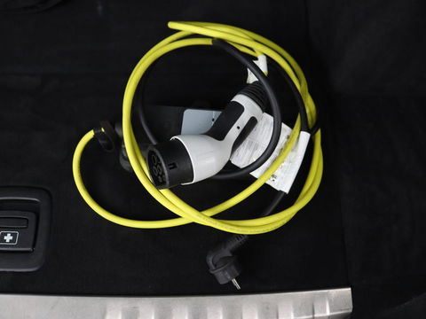 BMW 3-serie 330e eDrive Edition | Leder | Adaptive cruise | Stoelverwarming | Camera | Sport Line | Carplay | Sportstoelen | Live Cockpit | Keyless | Navigatie | Climate control