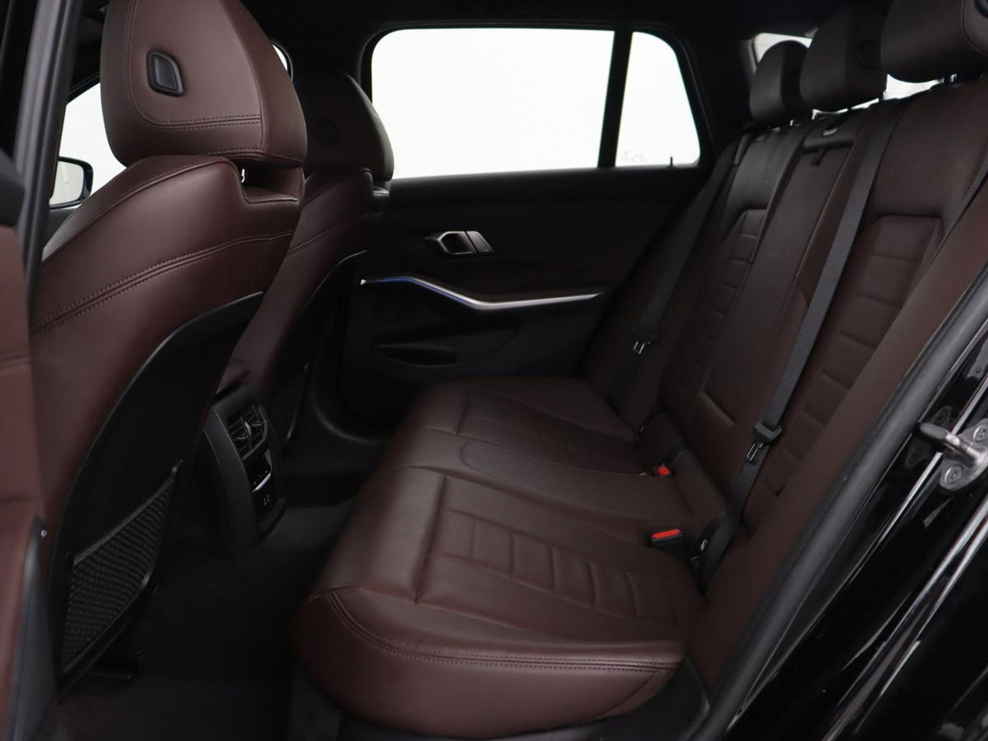 BMW 3-serie 330e eDrive Edition | Leder | Adaptive cruise | Stoelverwarming | Camera | Sport Line | Carplay | Sportstoelen | Live Cockpit | Keyless | Navigatie | Climate control