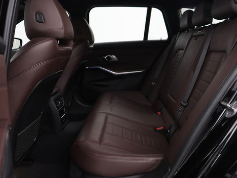 BMW 3-serie 330e eDrive Edition | Leder | Adaptive cruise | Stoelverwarming | Camera | Sport Line | Carplay | Sportstoelen | Live Cockpit | Keyless | Navigatie | Climate control