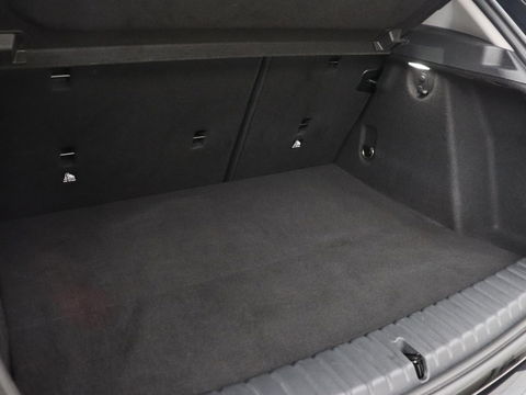 BMW 1-serie 118i Executive Edition | Carplay | Live Cockpit | Navigatie | Full LED | Climate control | Parkeerhulp | Cruise control