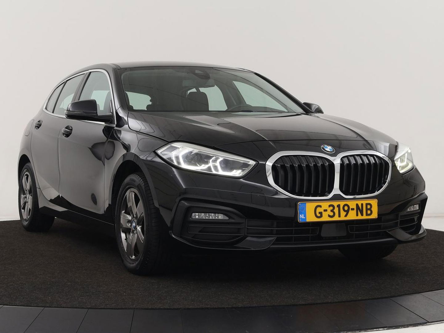 BMW 1-serie 118i Executive Edition | Carplay | Live Cockpit | Navigatie | Full LED | Climate control | Parkeerhulp | Cruise control