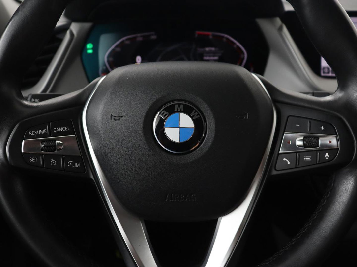 BMW 1-serie 118i Executive Edition | Carplay | Live Cockpit | Navigatie | Full LED | Climate control | Parkeerhulp | Cruise control