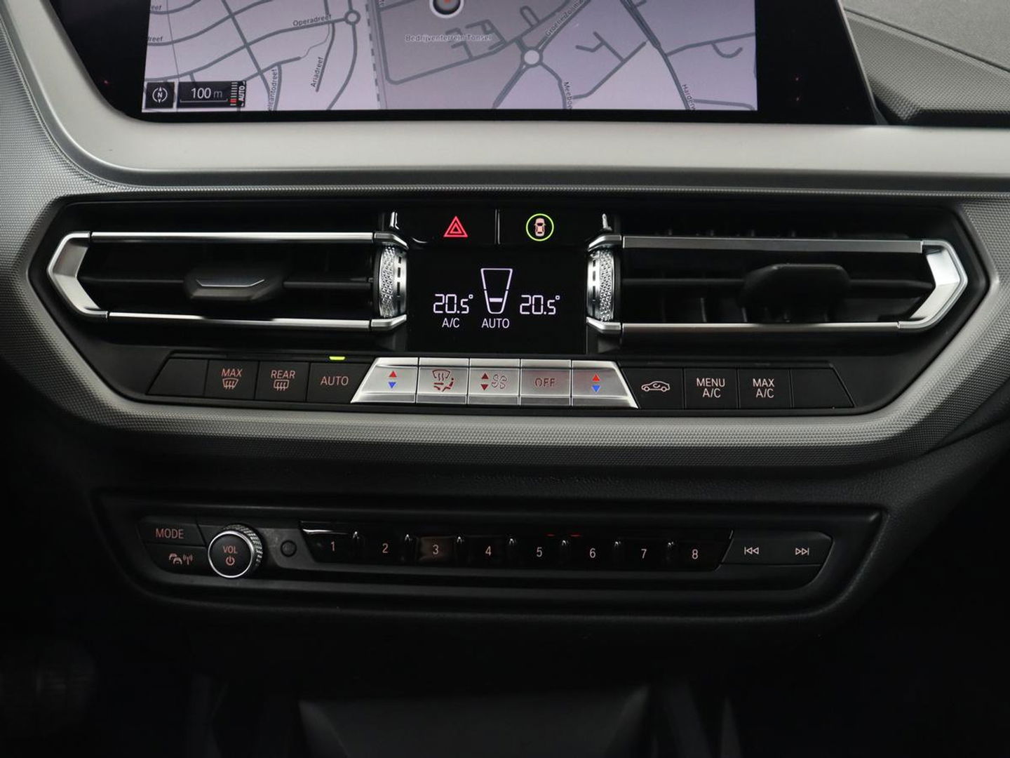 BMW 1-serie 118i Executive Edition | Carplay | Live Cockpit | Navigatie | Full LED | Climate control | Parkeerhulp | Cruise control