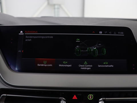 BMW 1-serie 118i Executive Edition | Carplay | Live Cockpit | Navigatie | Full LED | Climate control | Parkeerhulp | Cruise control