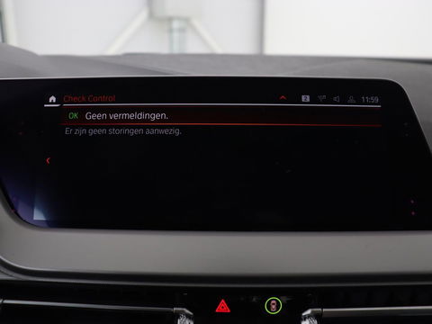 BMW 1-serie 118i Executive Edition | Carplay | Live Cockpit | Navigatie | Full LED | Climate control | Parkeerhulp | Cruise control