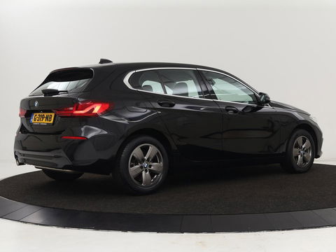 BMW 1-serie 118i Executive Edition | Carplay | Live Cockpit | Navigatie | Full LED | Climate control | Parkeerhulp | Cruise control