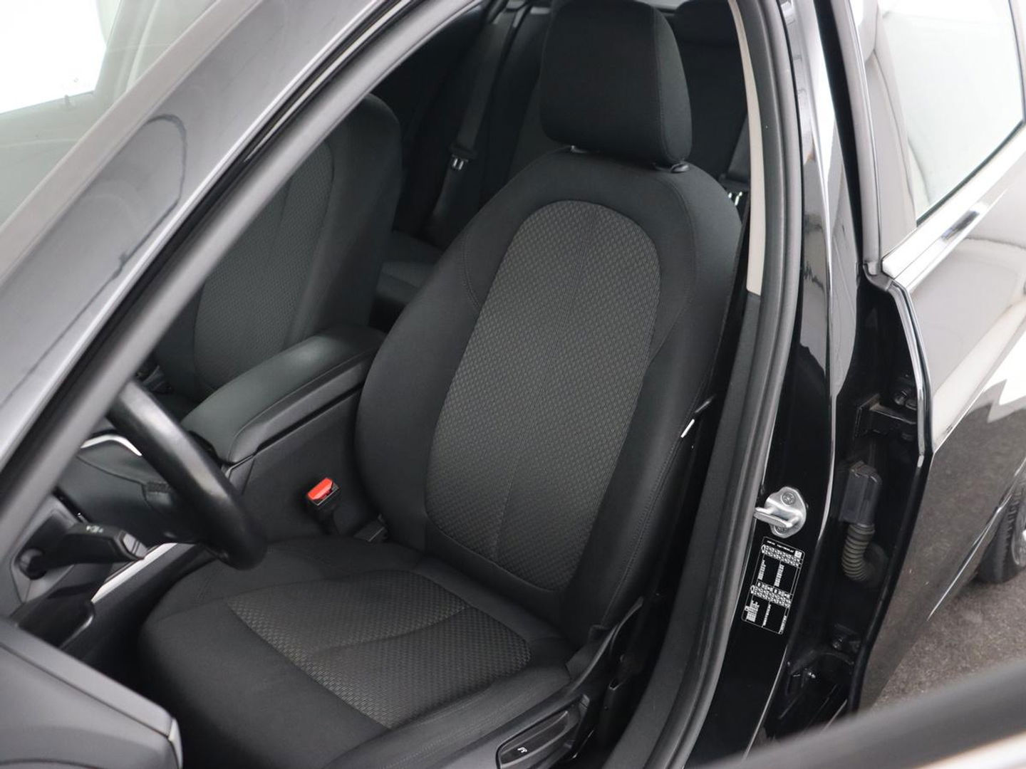 BMW 1-serie 118i Executive Edition | Carplay | Live Cockpit | Navigatie | Full LED | Climate control | Parkeerhulp | Cruise control