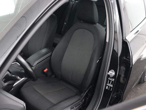 BMW 1-serie 118i Executive Edition | Carplay | Live Cockpit | Navigatie | Full LED | Climate control | Parkeerhulp | Cruise control