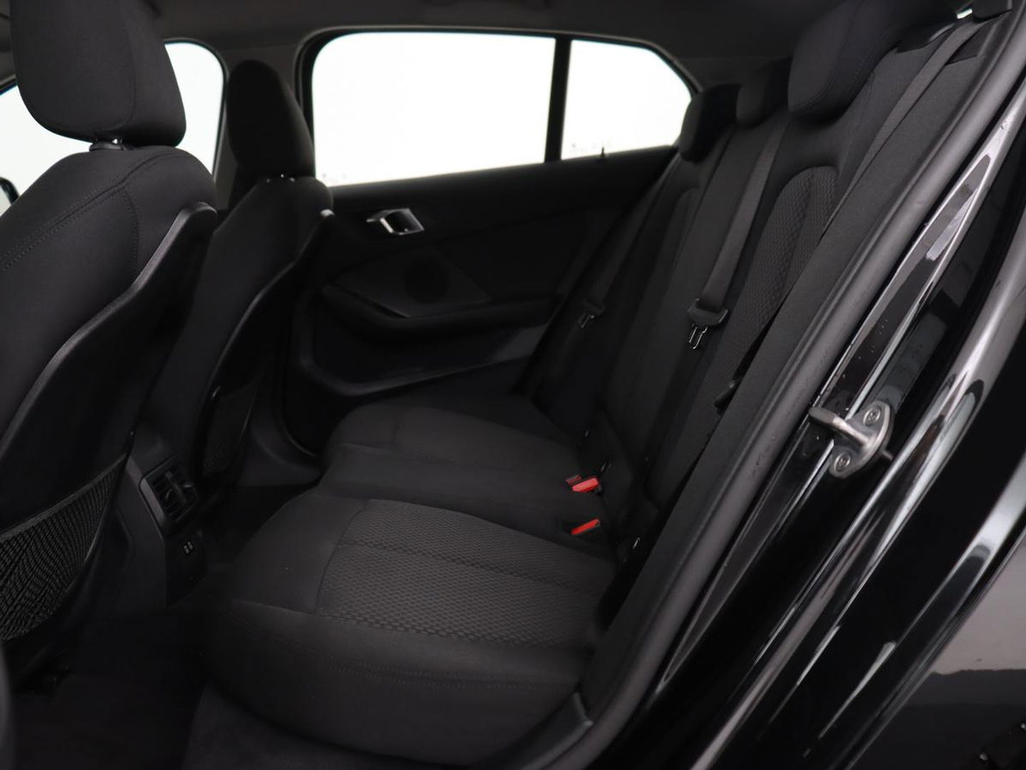BMW 1-serie 118i Executive Edition | Carplay | Live Cockpit | Navigatie | Full LED | Climate control | Parkeerhulp | Cruise control