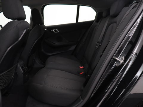 BMW 1-serie 118i Executive Edition | Carplay | Live Cockpit | Navigatie | Full LED | Climate control | Parkeerhulp | Cruise control