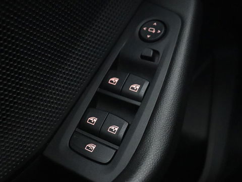 BMW 1-serie 118i Executive Edition | Carplay | Live Cockpit | Navigatie | Full LED | Climate control | Parkeerhulp | Cruise control