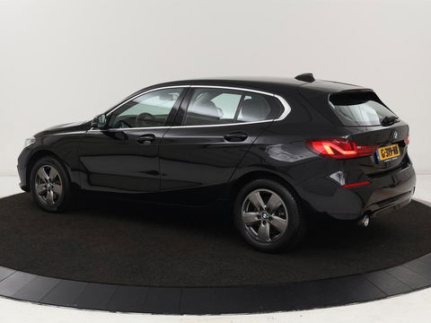 BMW 1-serie 118i Executive Edition | Carplay | Live Cockpit | Navigatie | Full LED | Climate control | Parkeerhulp | Cruise control