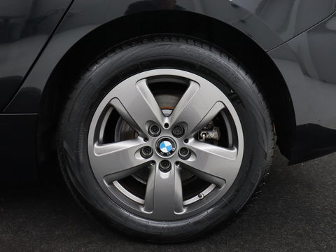 BMW 1-serie 118i Executive Edition | Carplay | Live Cockpit | Navigatie | Full LED | Climate control | Parkeerhulp | Cruise control