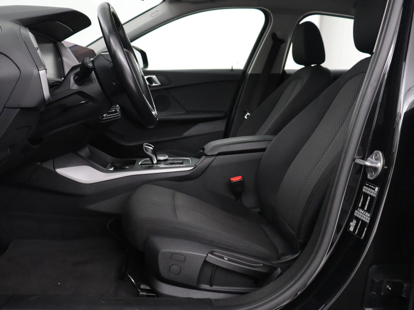 BMW 1-serie 118i Executive Edition | Carplay | Live Cockpit | Navigatie | Full LED | Climate control | Parkeerhulp | Cruise control